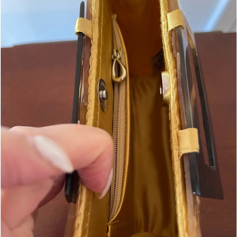 Mad by Design Shell Women’s Purse with Turquoise Shell with Handle. Brand New! - Picture 3 of 4